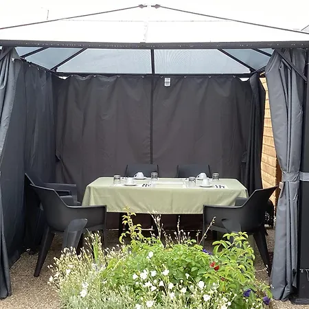 Du Merle Bed & Breakfast 3*