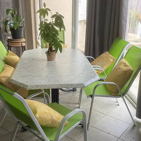 Du Merle Bed & Breakfast Illats