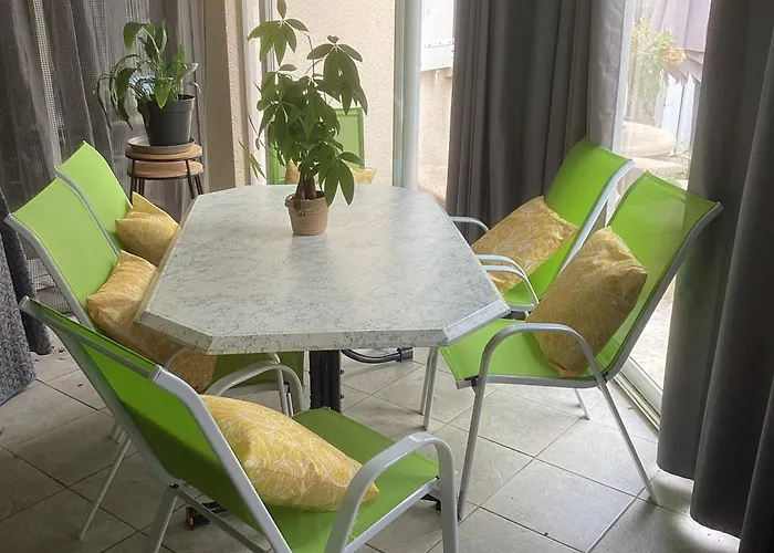 Du Merle Bed & Breakfast Illats